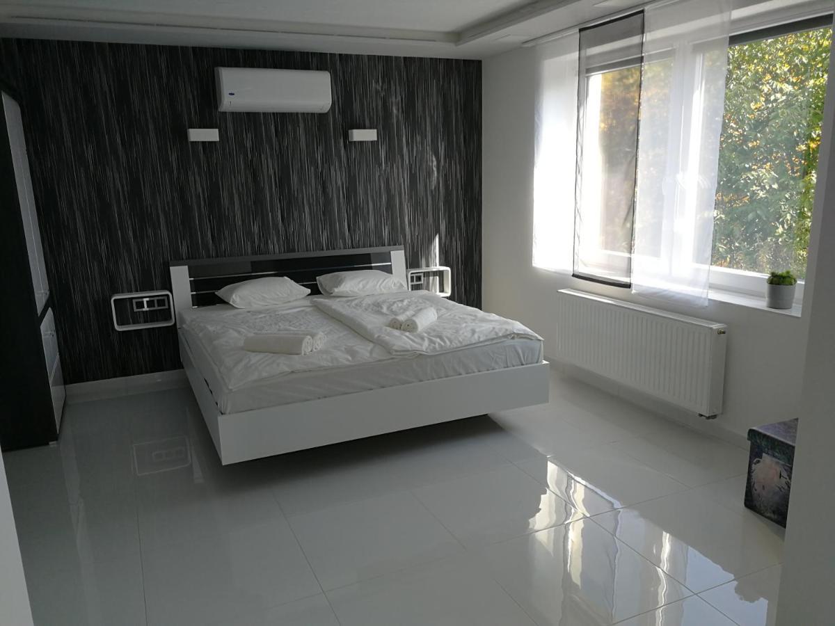 Aqua Solar Apartmanhaz Miskolc Luaran gambar
