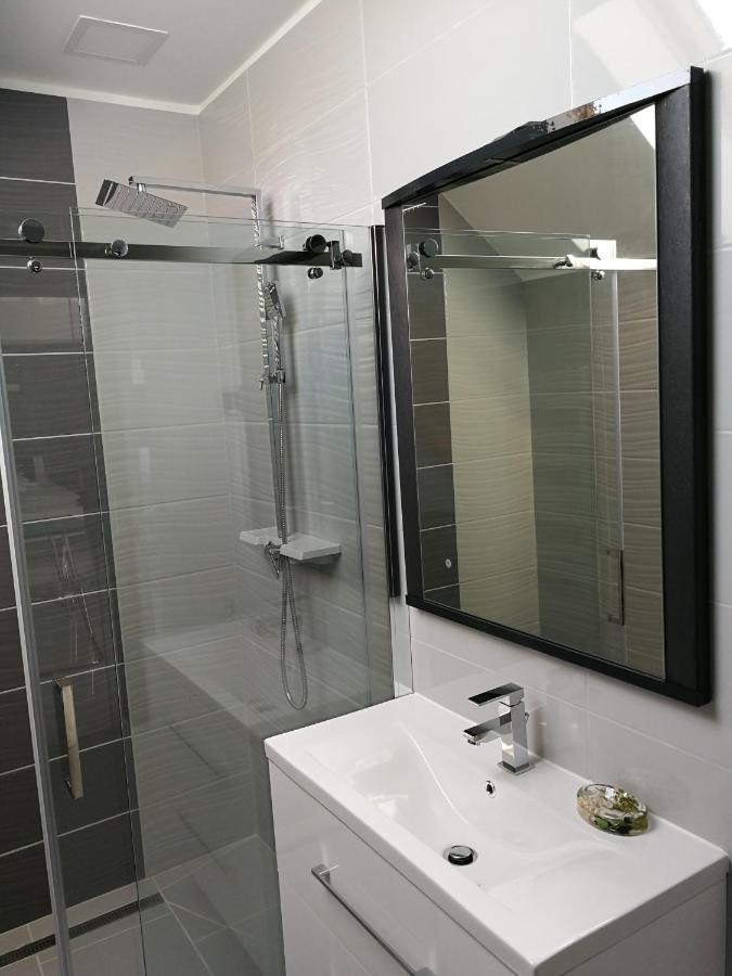 Aqua Solar Apartmanhaz Miskolc Luaran gambar